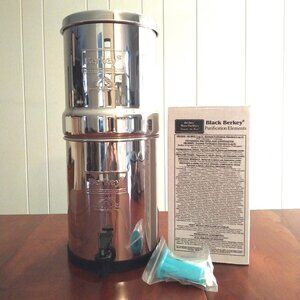Travel Berkey Water Filter System 1.5 Gallon Stainless 2 NEW Charcoal Filters